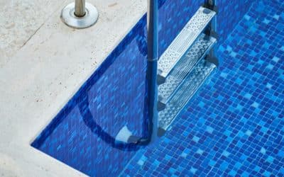 What does a pool skimmer do?
